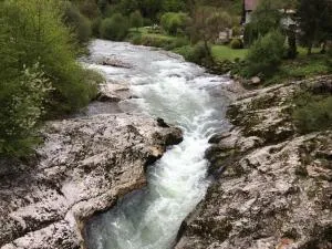 Niveau à 15 m3 depuis le pont de la grotte de Prérouge (30/04/2018 )